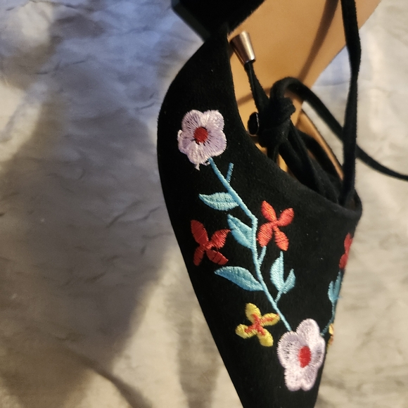 NWOT Fashion Flower Embroidered Chunk Heel - Picture 5 of 10